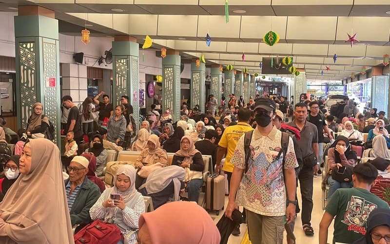 Jelang Lebaran 2026, Stasiun Pasar Senen Masih Padat Pemudik