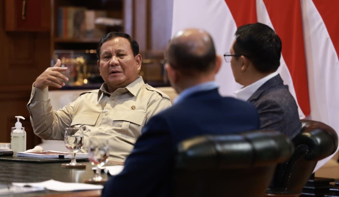 Prabowo Soroti Mobil Dinas Kepala Daerah Rp8 Miliar