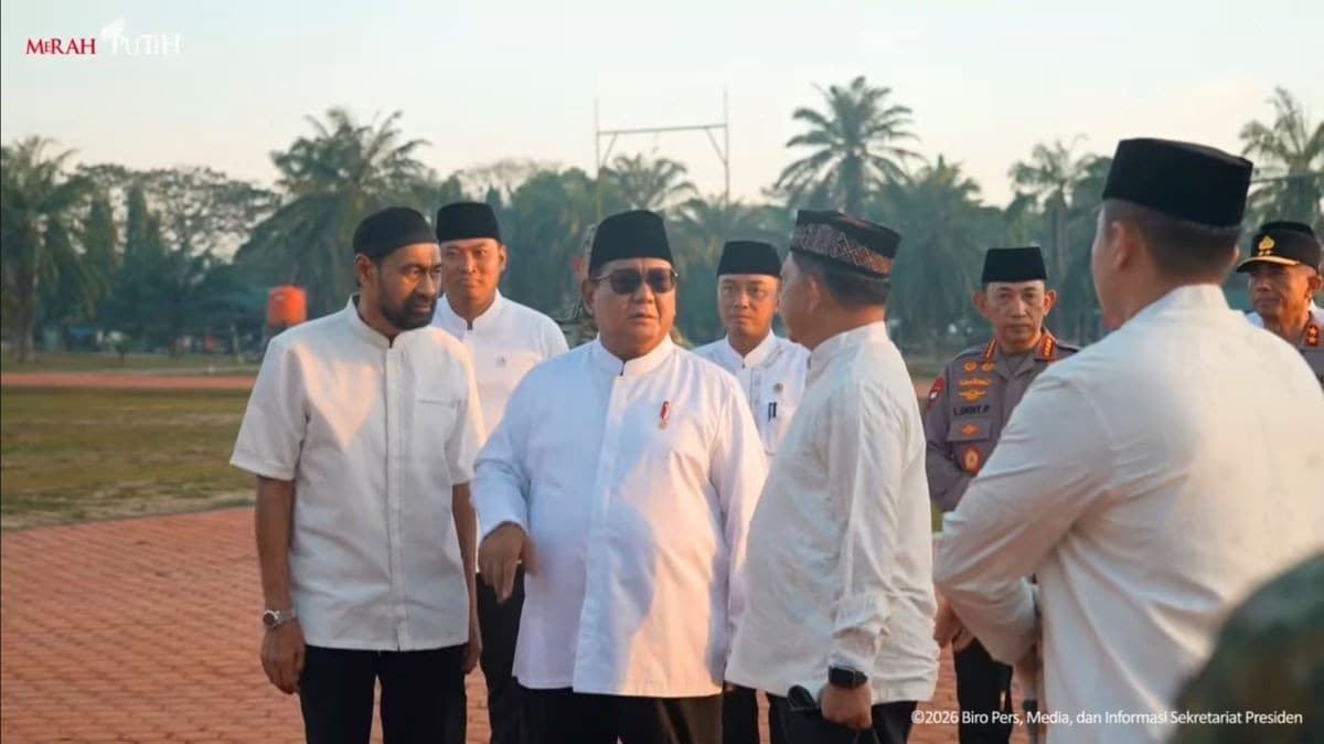 Prabowo Salat Idulfitri di Aceh Tamiang Didampingi Mualem