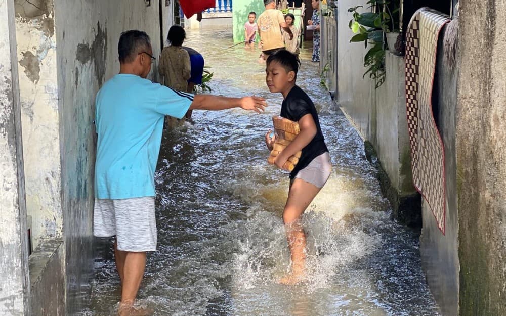 Terjebak Banjir di Kampung Jati, Jaelani Gagal Beri Pelukan Hangat ke Sang Anak saat Lebaran