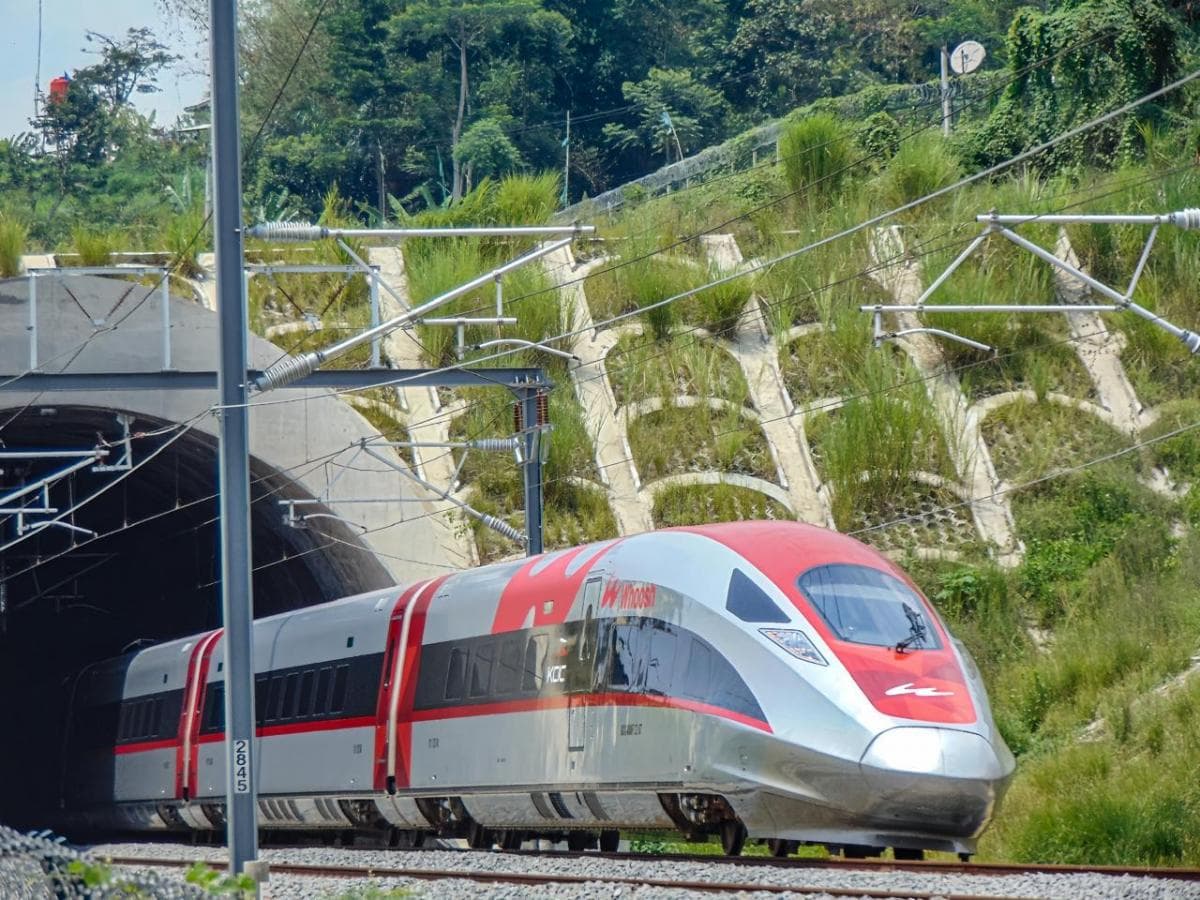Arus Mudik Naik Kereta Cepat Meningkat, Penumpang Whoosh Tembus 185 Ribu Penumpang