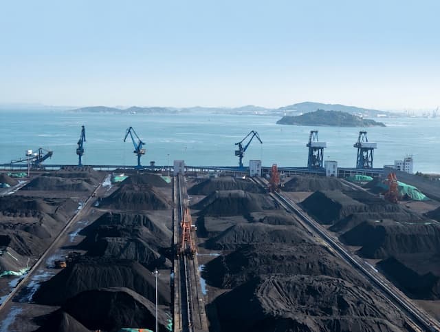 Harga Batu Bara Terkoreksi seiring Trump Tunda Serangan Iran