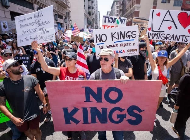 Gelombang Protes No Kings Guncang AS, Ribuan Demonstran Kritik Trump