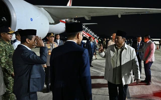 Presiden Prabowo Tiba di Tanah Air Usai dari Jepang dan Korsel, Bawa Oleh-Oleh Ini 