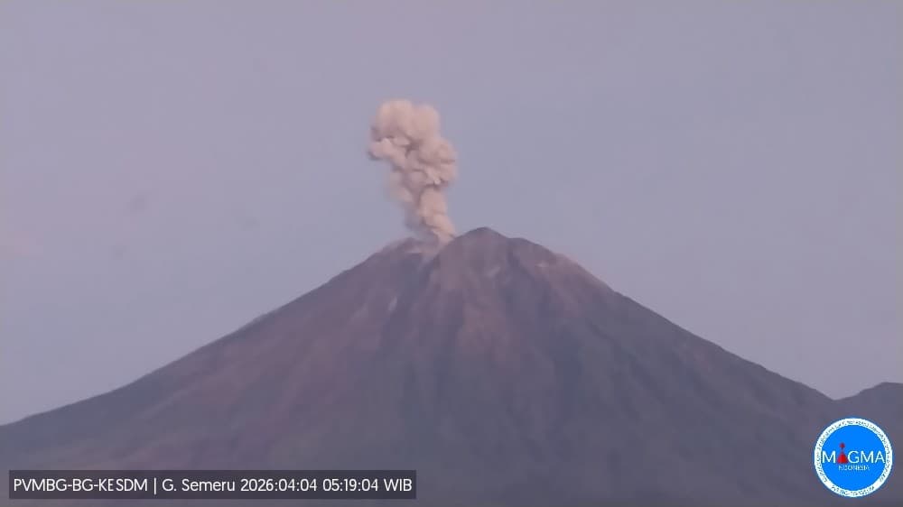 Gunung Semeru Erupsi Pagi Ini, Kolom Abu Setinggi 1.000 Meter
