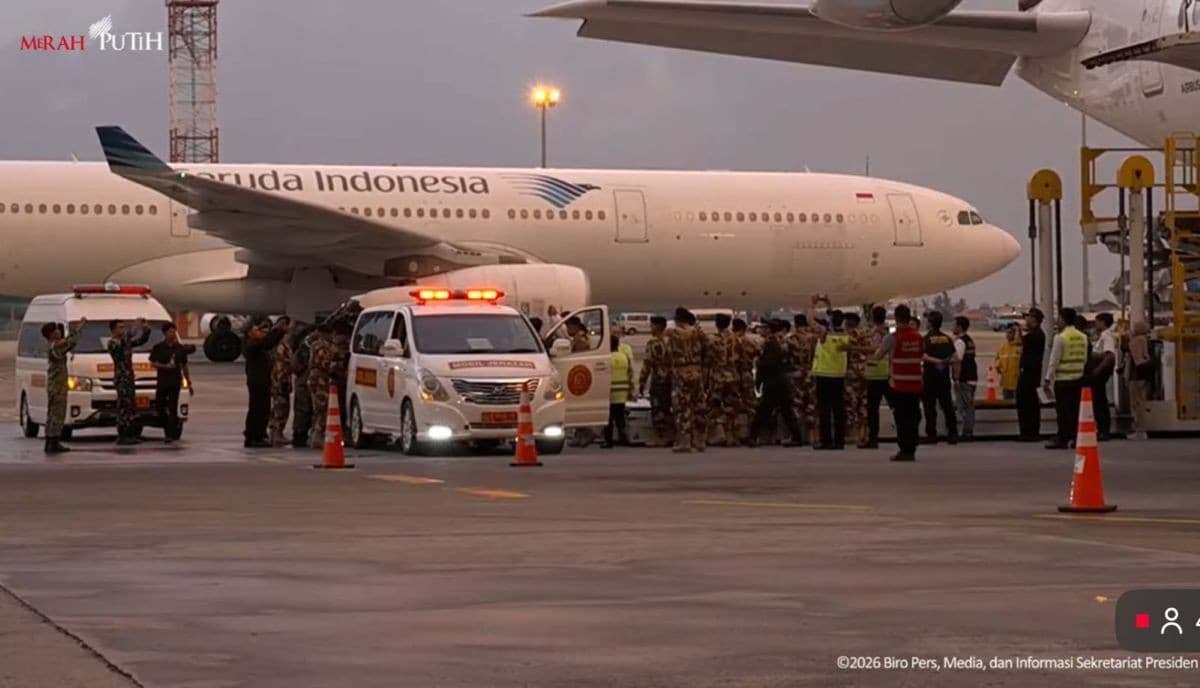 Tiga Jenazah Prajurit TNI yang Gugur di Lebanon Tiba di Tanah Air Tiga Jenazah Prajurit TNI yang Gugur di Lebanon Tiba di Tanah Air