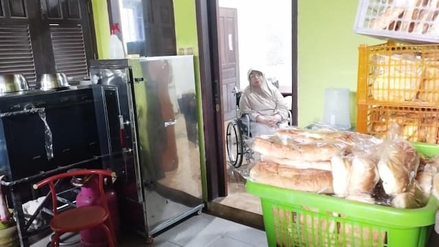 Bukan Keterbatasan Tapi Kekuatan: Kisah Ibu Ani, Difabel Tangguh yang Bertumbuh Bersama PNM