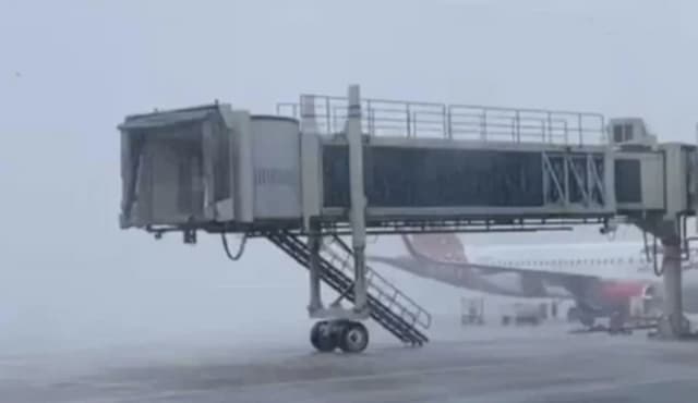 12 Penerbangan di Bandara Soetta Dialihkan Imbas Cuaca Buruk