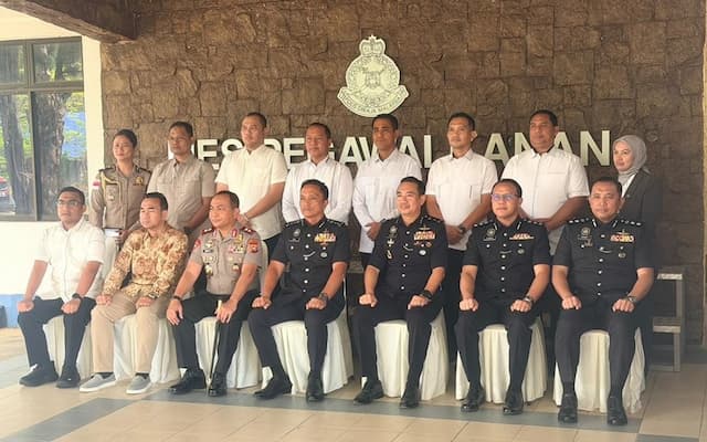 Polri Perkuat Pertukaran Informasi Intelijen dengan Polis Malaysia