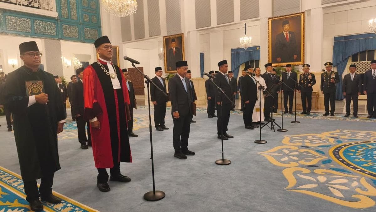 Ucap Sumpah di Hadapan Prabowo, Liliek Prisbawono Adi Sah Jadi Hakim MK