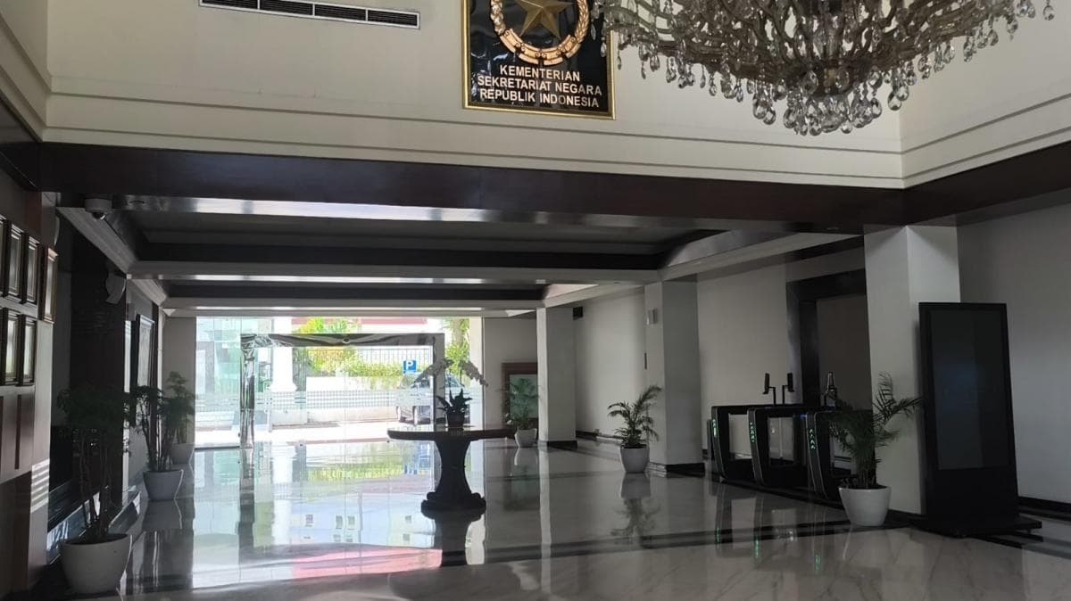 Perdana WFH ASN Tiap Jumat, Begini Suasana Kantor Mensesneg dan Seskab Teddy