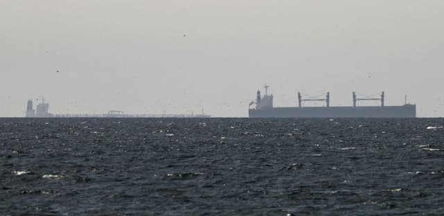 Dunia Sambut Pembukaan Kembali Selat Hormuz di Tengah Konflik AS-Iran