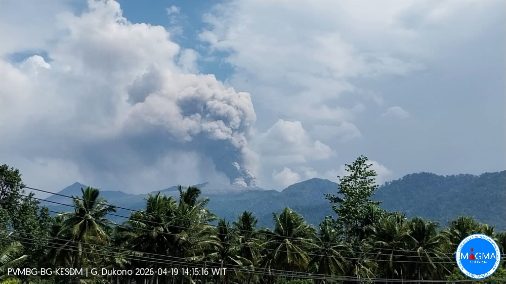 Gunung Dukono Erupsi, Tinggi Letusan Capai 1.000 Meter di Atas Puncak