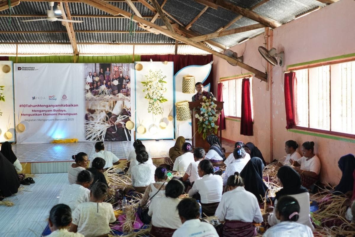 BNI Berdayakan 430 Perempuan NTT Lewat Program Anyaman Lontar