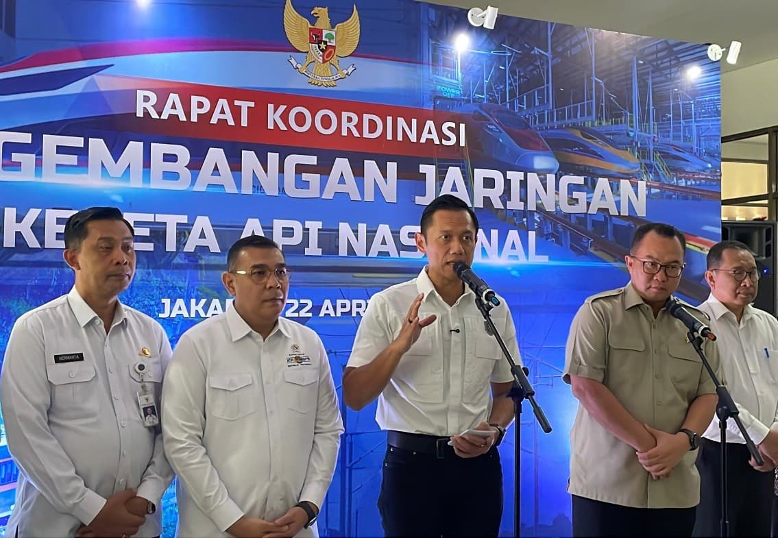 AHY Soroti Ketimpangan Anggaran Pembangunan Jalan dengan Kereta Api