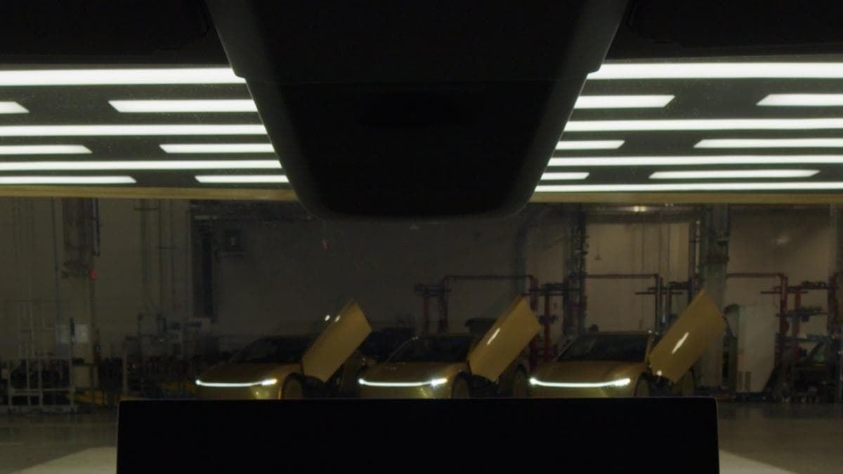 Elon Musk Sebut Tesla Mulai Produksi Robotaxi Cybercab