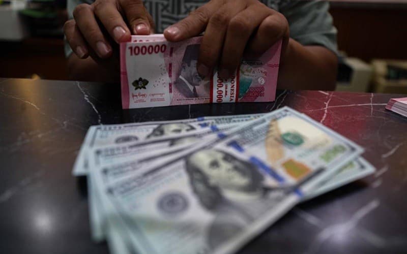 Rupiah Hari Ini Dibuka Melemah, Dolar AS Tembus Rp17.401 