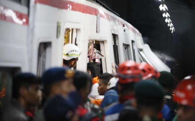 Masinis KA Argo Bromo Selamat Usai Tabrak KRL di Bekasi Timur