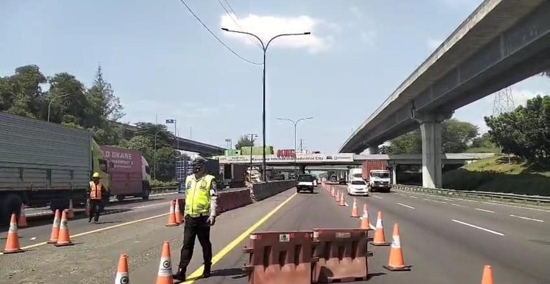 Contraflow di Tol Japek Diperpanjang, Arah Cikampek Mulai dari KM 47 Sampai KM 65