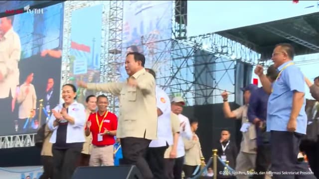 Momen Prabowo Joget Bersama Buruh saat Tipe-X Bawakan Lagu “Kamu Nggak Sendiri”