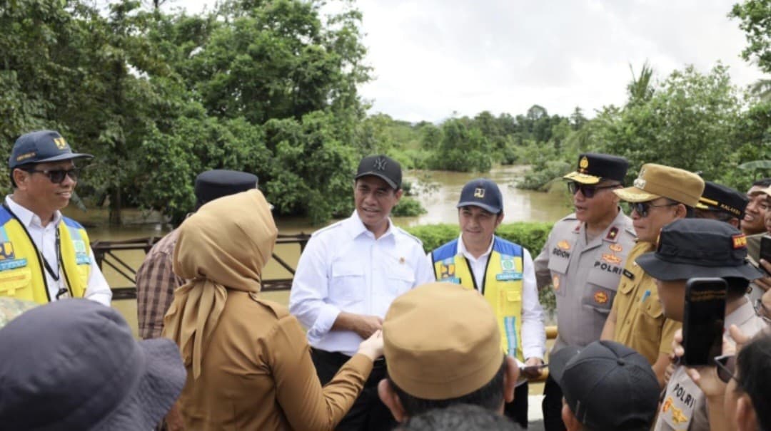 Pulihkan Dampak Banjir Sultra, Mentan Salurkan Bantuan Rp10 Miliar