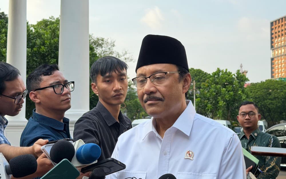 Gus Ipul Nonaktifkan Dua Pejabat Kemensos Terkait Pengadaan Sepatu Sekolah Rakyat