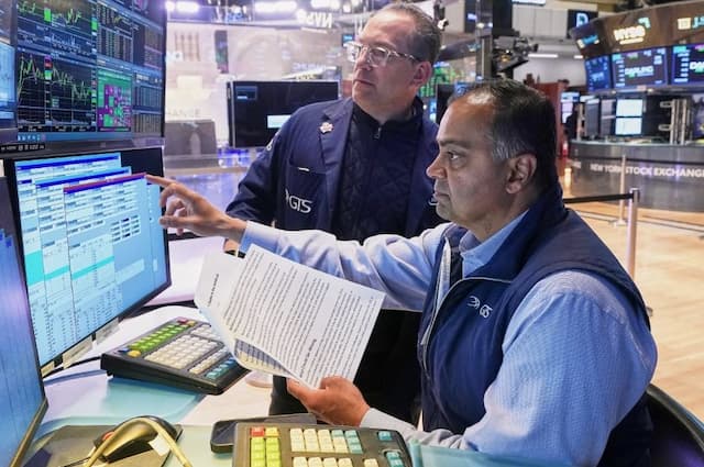 Wall Street Dibuka Merah di Tengah Panasnya Inflasi AS 