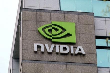 Nvidia Bikin Riuh Wall Street, Investor Tak Peduli Valuasi Mahal