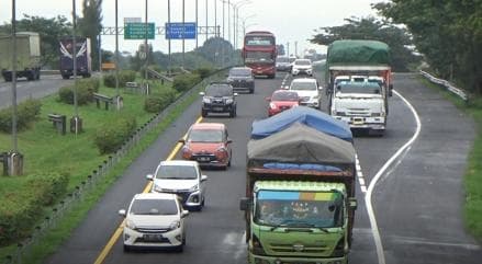 Tol Cipali Mulai Dipadati Kendaraan H-2 Tahun Baru