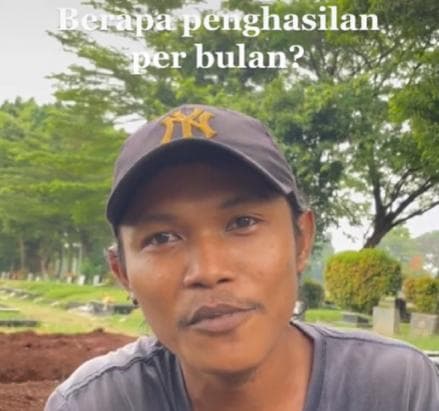 Mengabdi di Kuburan, Ternyata Segini Gaji Penjaga Makam