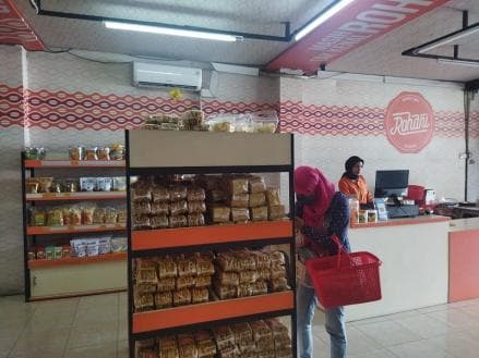 Pedagang Semringah, Permintaan Keripik Tempe Khas Malang Melesat 100 Persen saat Ramadan