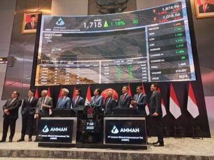 Perdana Melantai, Harga Saham Amman Mineral (AMMN) Dibuka Naik 2,94 Persen