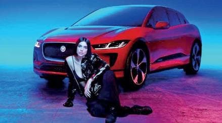 Penyanyi Dua Lipa Dipinang Porsche, Kontrak Capai Rp106 Miliar