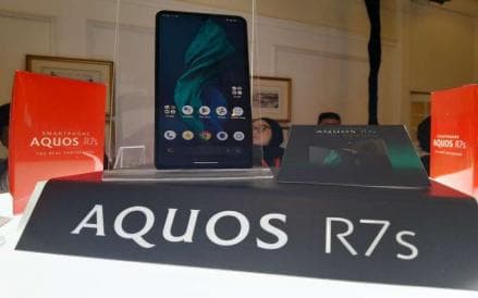 Sharp Jual Ponsel Premium Rp15,9 Juta, Dilengkapi Sensor Kamera