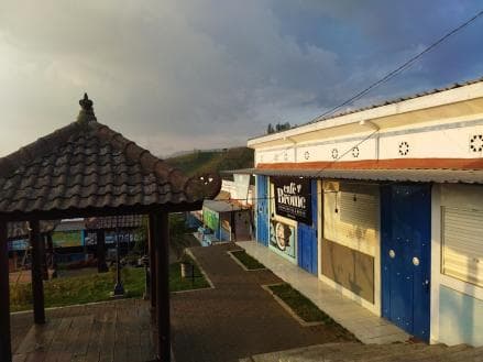 Pelaku Ekonomi di Luar Kawasan TNBTS Gigit Jari Imbas Kebakaran Wisata Gunung Bromo