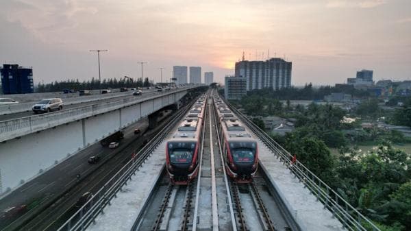Kemenhub Kaji Perbedaan Tarif LRT Jabodebek di Jam Sibuk dan Jam Tidak Sibuk