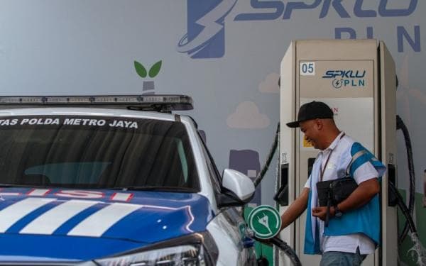 Bikin Silau Warga, Lampu Rotator di Mobil Patroli Polisi Kini Ditutup Stiker