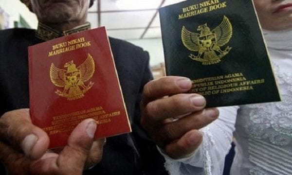 Buku Nikah Suami Warna Apa? Ketahui Perbedaannya   