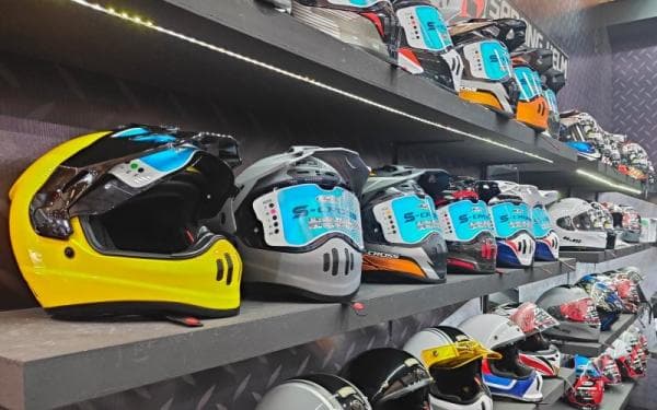 Kerap Pusing saat Berkendara Naik Motor? Begini Cara Tahu Ukuran Helm yang Tepat