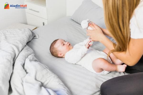 Sering Diabaikan, Ini Penyebab dan Cara Mengatasi Biang Keringat pada Bayi