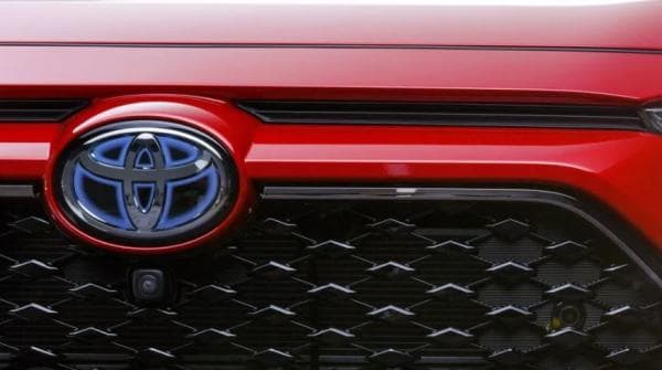 Logo Mobil Hybrid Milik Toyota Ganti Warna, Ini Penampakannya 