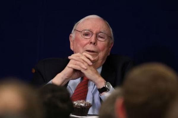 Kisah Tangan Kanan Warren Buffett, Charlie Munger dari Juru Tulis Jadi Miliarder