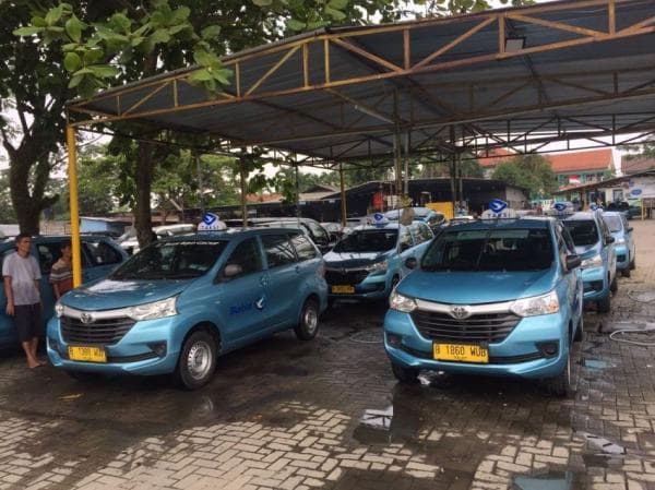 3 Cara Pesan Taksi Blue Bird