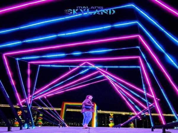 Skyland Malang Karangploso, Wisata Hits Jembatan Kaca   