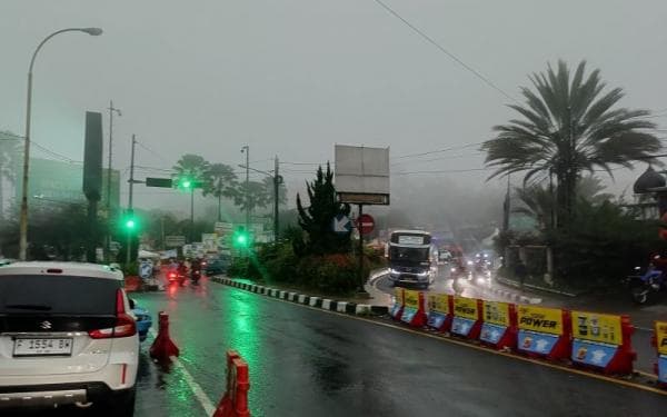 Jelang Perayaan Malam Tahun Baru di Puncak, Kabut Turun hingga Simpang Gadog Bogor