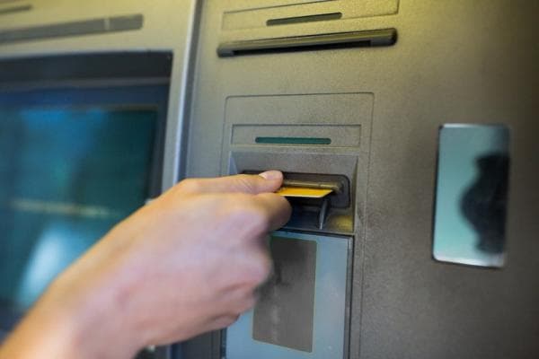 Kenapa Uang di ATM Tidak Bisa Diambil Padahal Ada Saldonya? Ternyata Ini Penyebabnya 