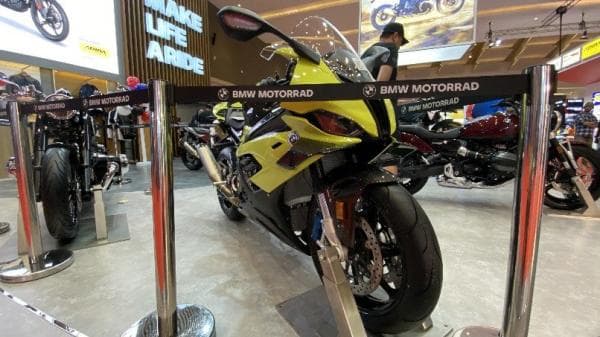 Intip Spesifikasi BMW M 1000 RR yang Dijual Rp1,8 Miliar di IIMS 2024