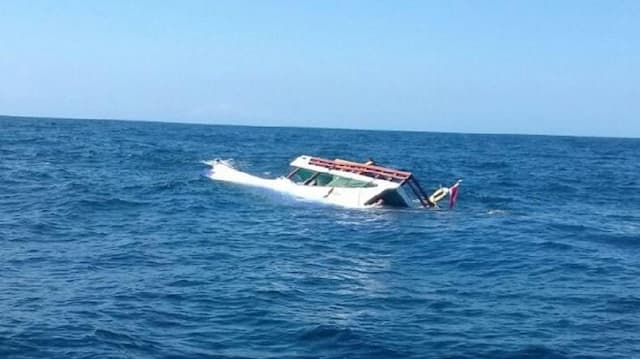 Kapal Terbalik di Perairan Batam, 3 Orang Tewas dan 1 Masih Hilang