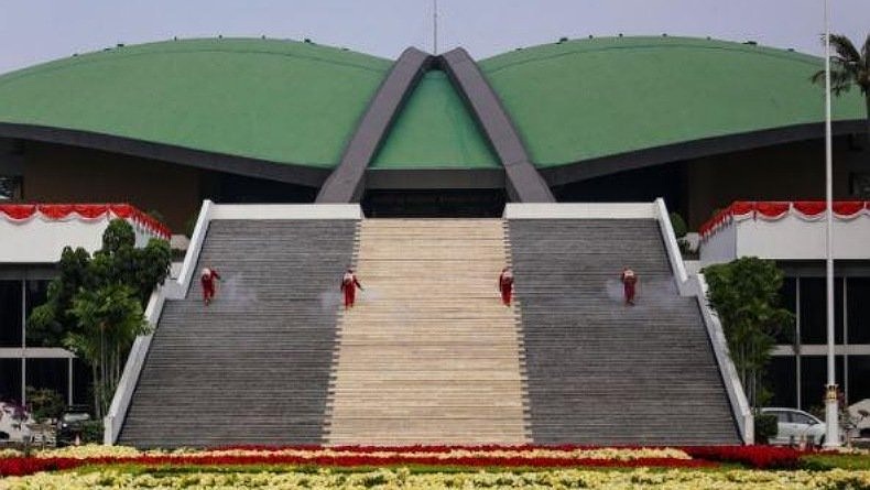 Miris! Gaji DPR Capai Ratusan Juta, UMP Rakyat Masih Rp3 Jutaan