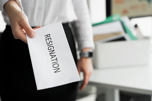 10 Contoh Surat Resign Simpel yang Baik Sesuai Etika Dunia Kerja